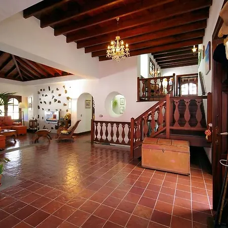 Sleeps 6 Pool Wifi Haría