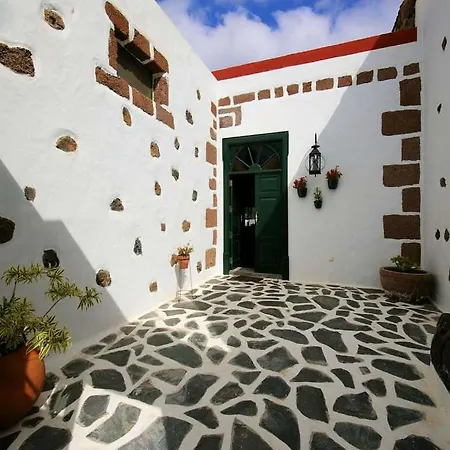 Sleeps 6 Pool Wifi Haría