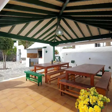 Sleeps 6 Pool Wifi Haría